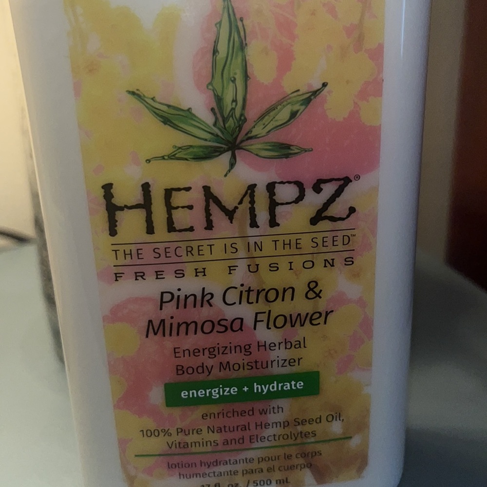 Hempz pink citron and mimosa flower lotion NWT